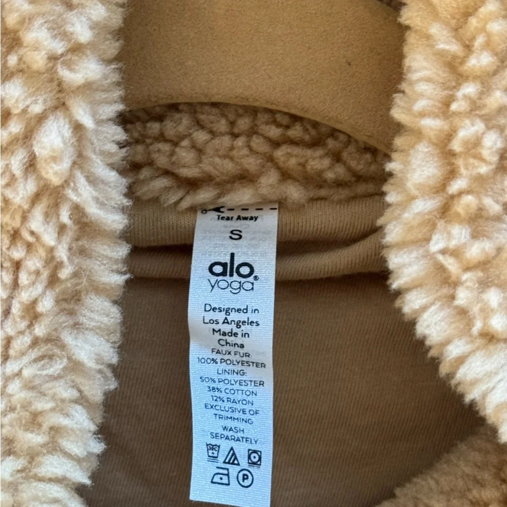 ALO Yoga Cream Sherpa Jacket - Picture 2 of 2